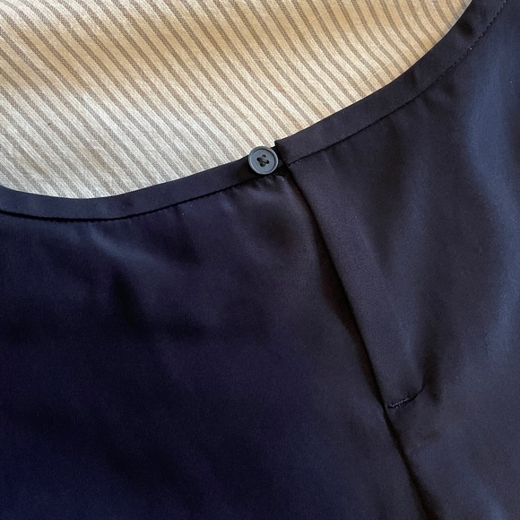 Uniqlo silk feel short-sleeve blouse - Picture 2 of 3